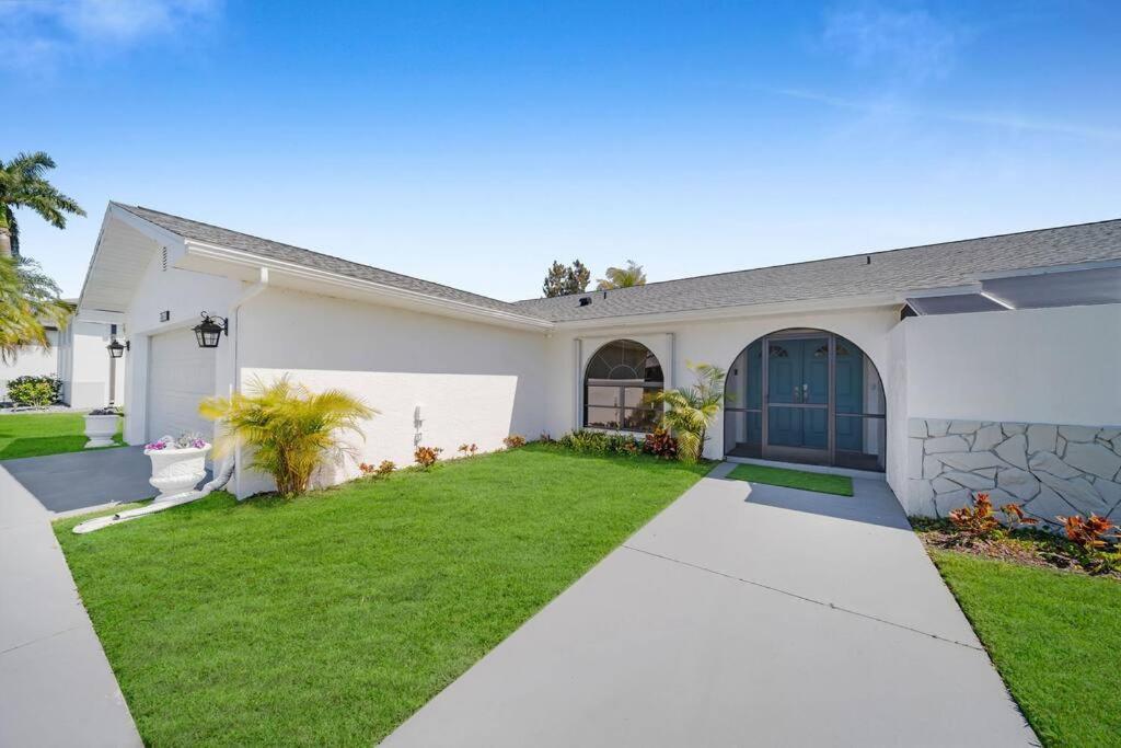 Luxury Waterfront Haven In Cape Coral - Dog-Friendly Escape With Private Pool Villa Exterior photo
